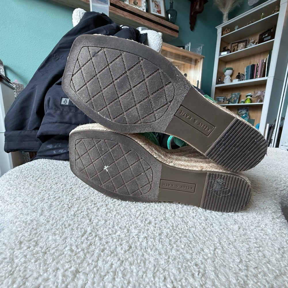 Green Wedge espadrille Sandals - Picture 3 of 4